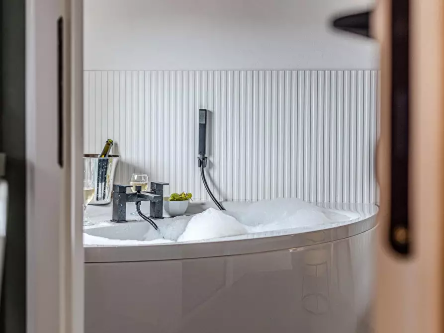 Immagine 38 di Appartamento in vendita  a Lajatico