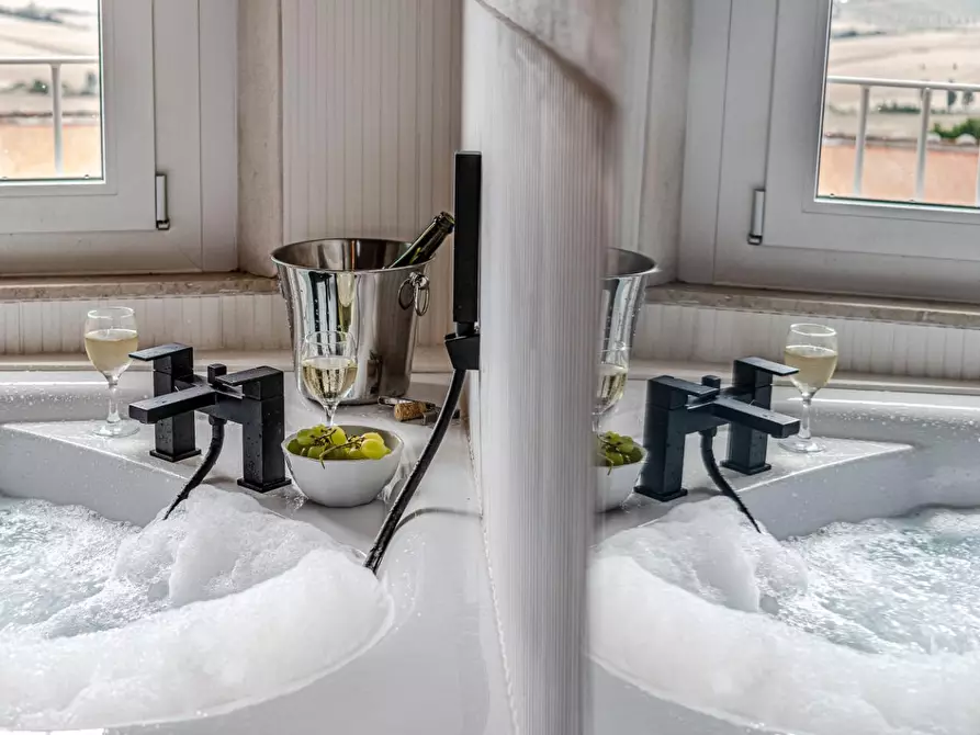 Immagine 30 di Appartamento in vendita  a Lajatico