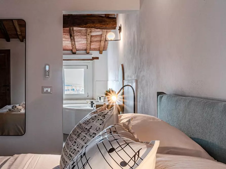 Immagine 21 di Appartamento in vendita  a Lajatico