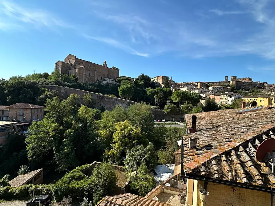 Immagine 8 di Appartamento in vendita  a Siena