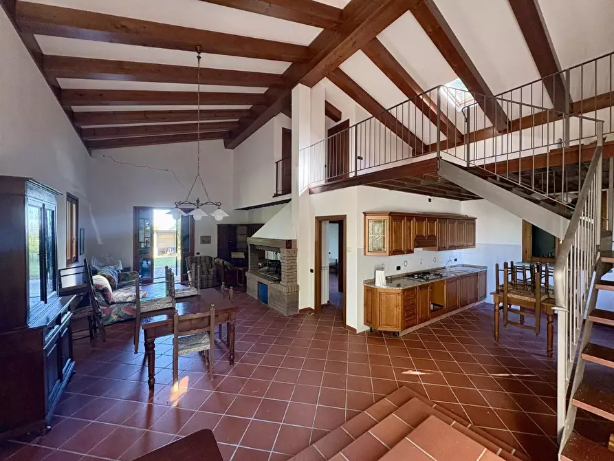 Immagine 4 di Villa in vendita  a Montaione