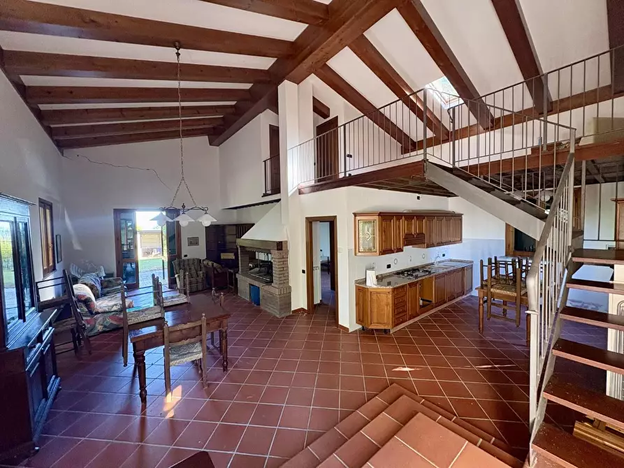 Immagine 3 di Villa in vendita  a Montaione