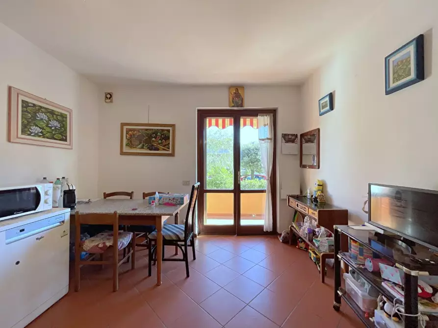 Immagine 9 di Casa trifamiliare in vendita  a Massarosa