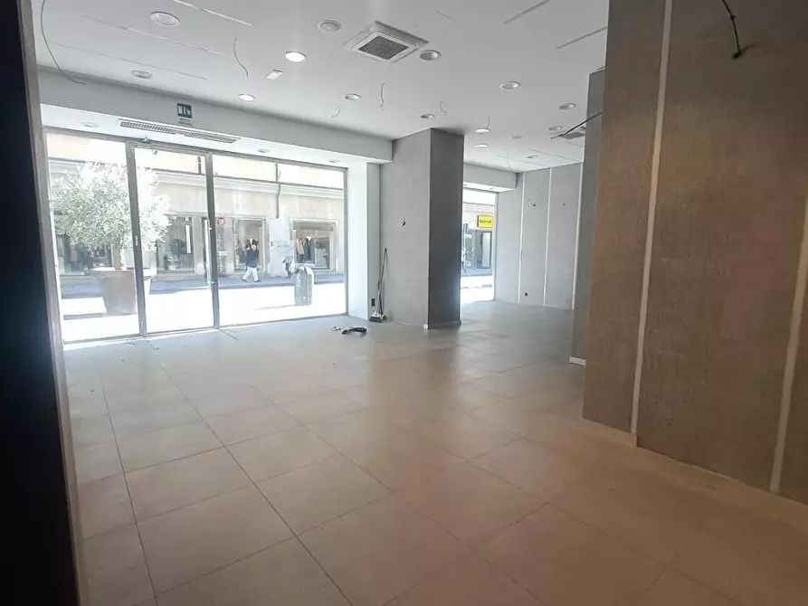 Immagine 1 di Locale commerciale in affitto  a Livorno