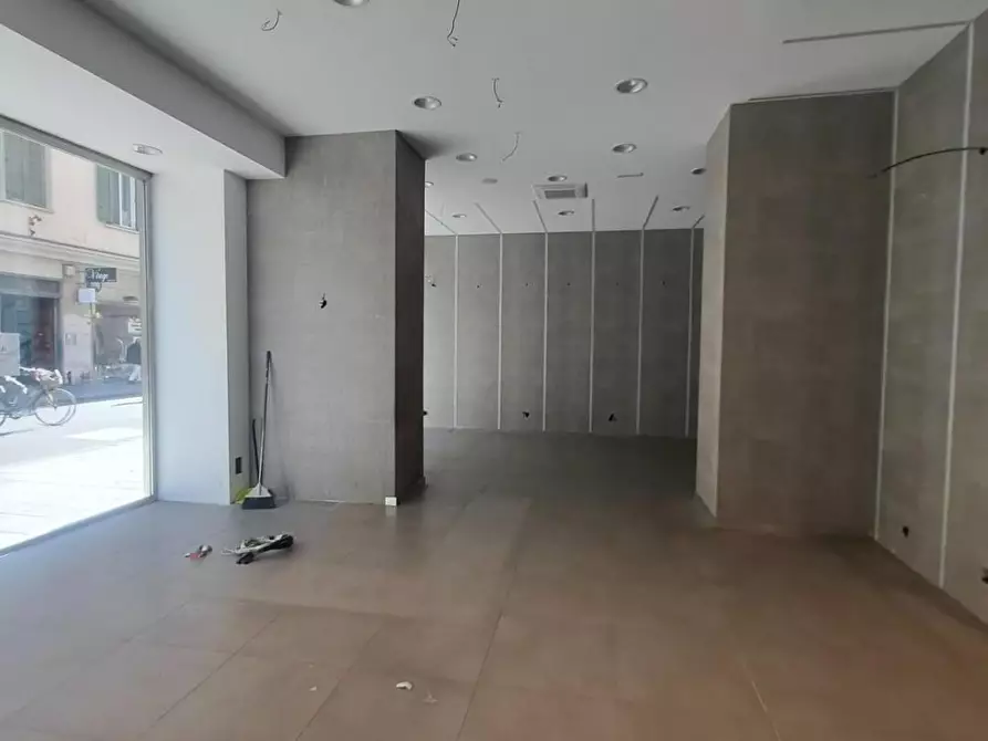 Immagine 2 di Locale commerciale in affitto  a Livorno