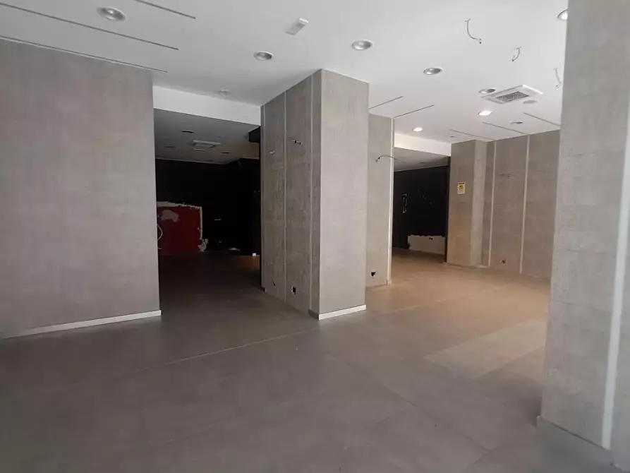 Immagine 6 di Locale commerciale in affitto  a Livorno