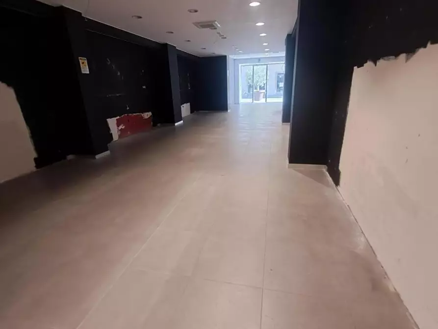 Immagine 11 di Locale commerciale in affitto  a Livorno