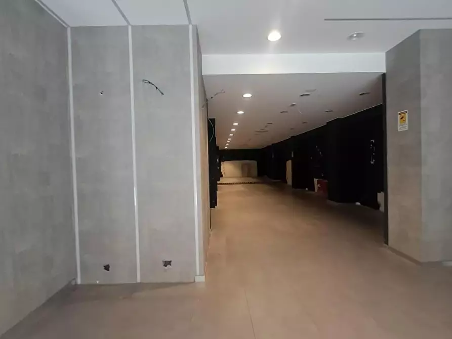 Immagine 4 di Locale commerciale in affitto  a Livorno