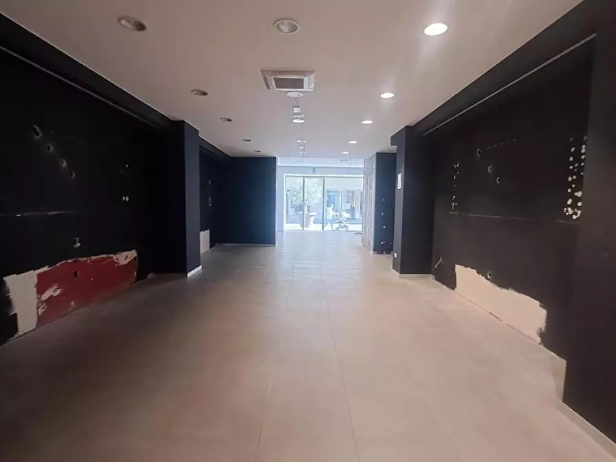 Immagine 7 di Locale commerciale in affitto  a Livorno
