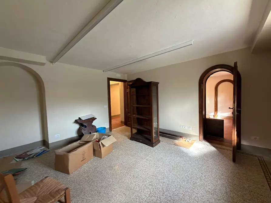 Immagine 19 di Ufficio in affitto  a Lucca