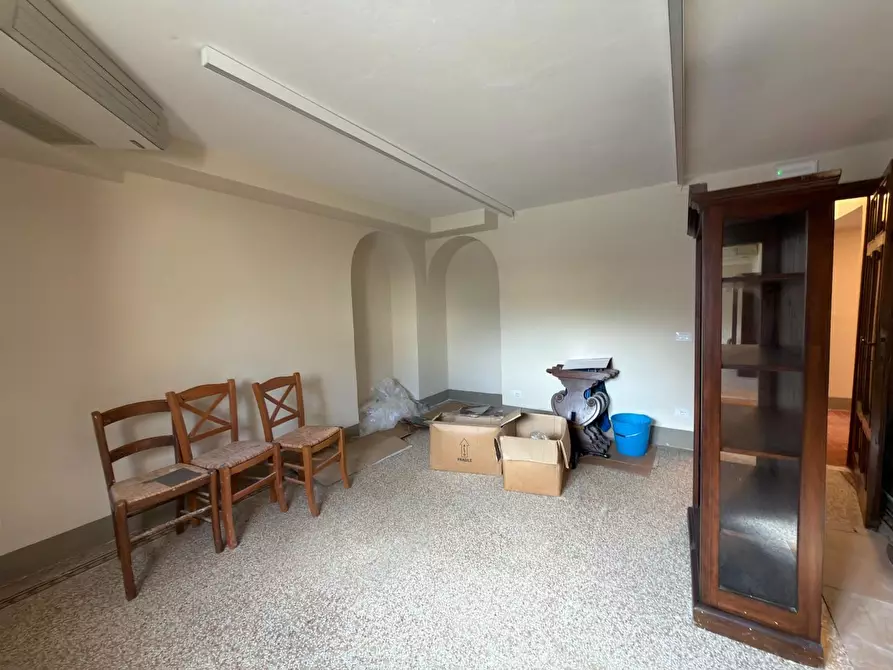 Immagine 18 di Ufficio in affitto  a Lucca