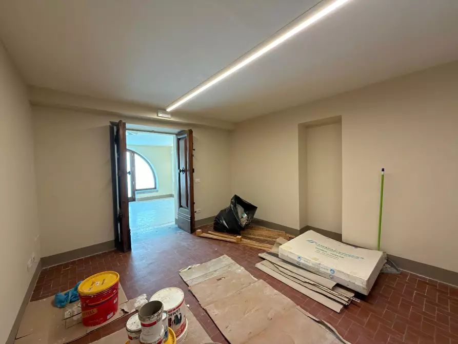 Immagine 12 di Ufficio in affitto  a Lucca
