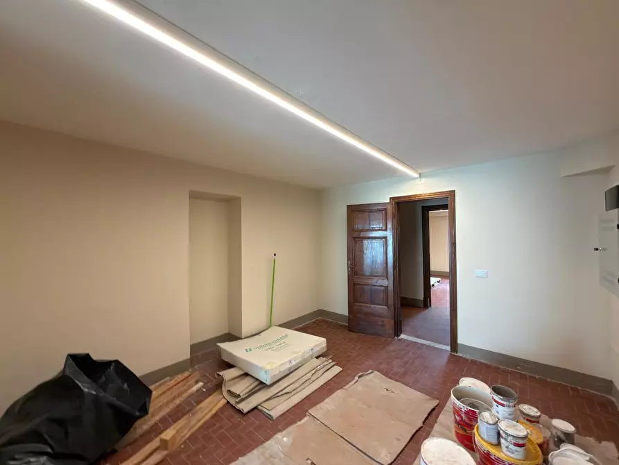 Immagine 9 di Ufficio in affitto  a Lucca