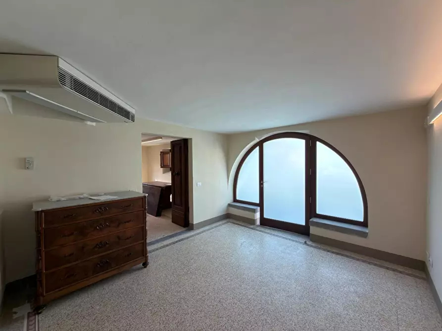 Immagine 2 di Ufficio in affitto  a Lucca