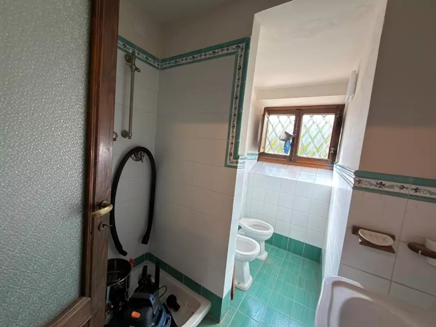 Immagine 24 di Ufficio in affitto  a Lucca