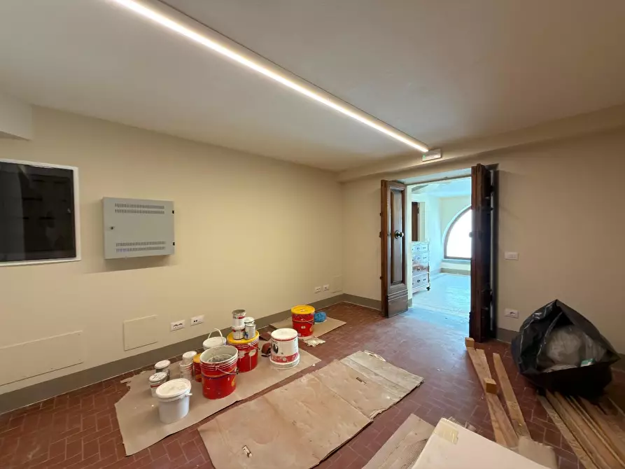 Immagine 11 di Ufficio in affitto  a Lucca