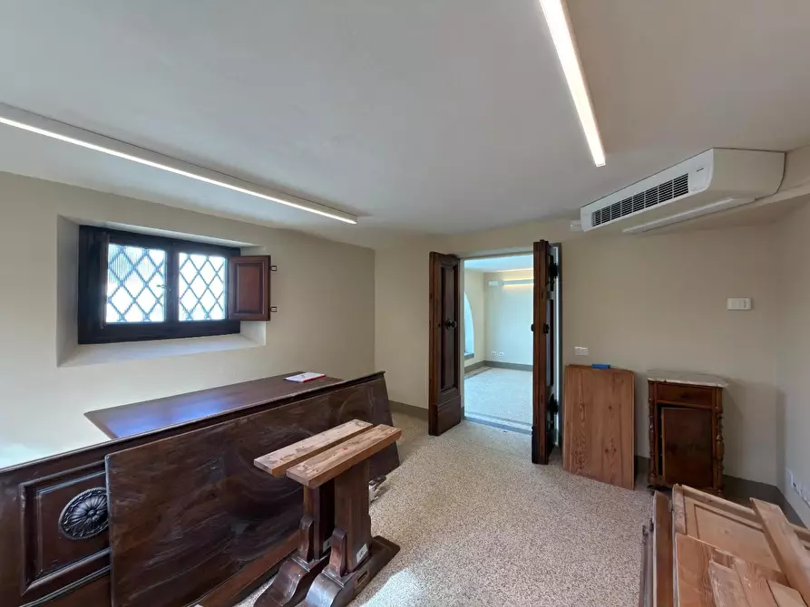 Immagine 8 di Ufficio in affitto  a Lucca