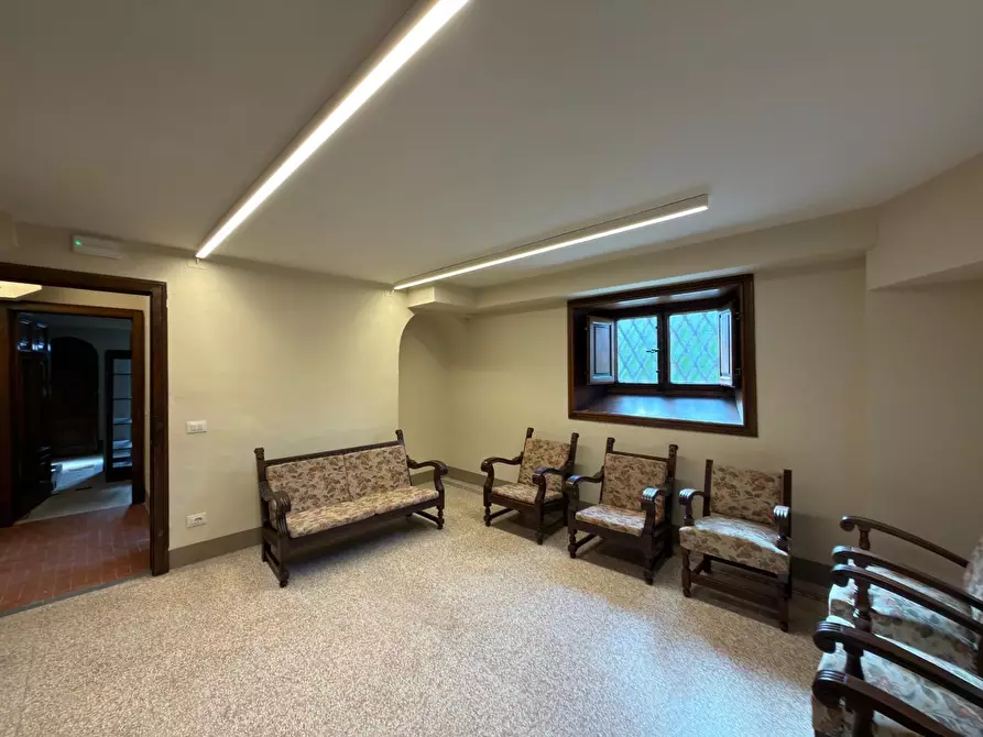 Immagine 28 di Ufficio in affitto  a Lucca