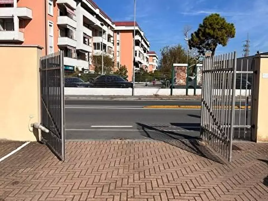 Immagine 9 di Appartamento in vendita  a Viareggio