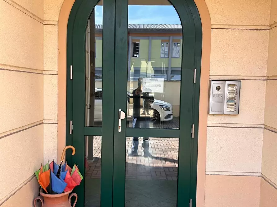 Immagine 2 di Appartamento in vendita  a Viareggio