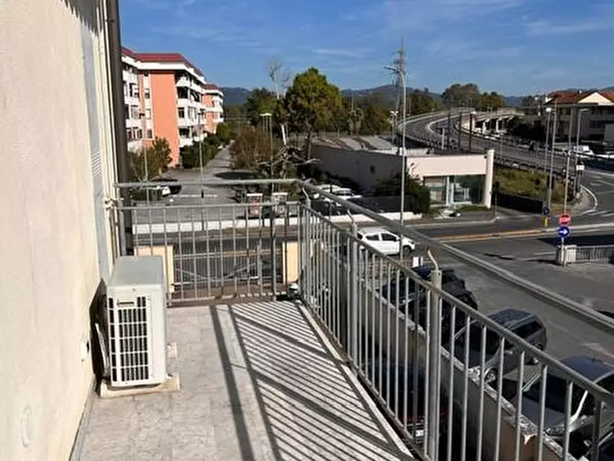 Immagine 8 di Appartamento in vendita  a Viareggio