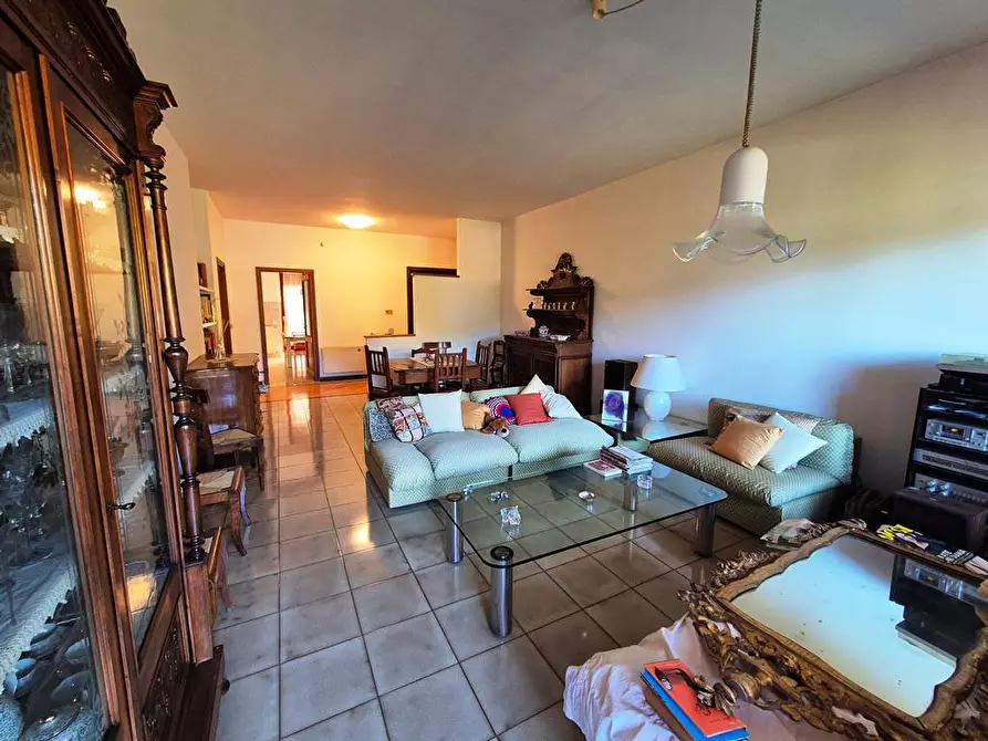 Immagine 5 di Appartamento in vendita  a Siena