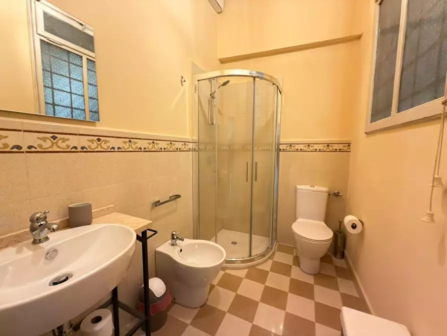 Immagine 33 di Appartamento in affitto  a Lucca