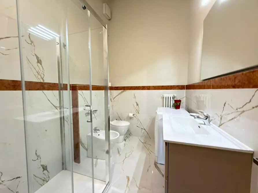 Immagine 31 di Appartamento in affitto  a Lucca