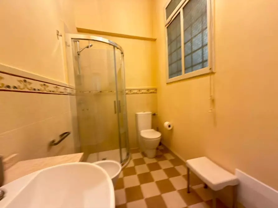 Immagine 34 di Appartamento in affitto  a Lucca