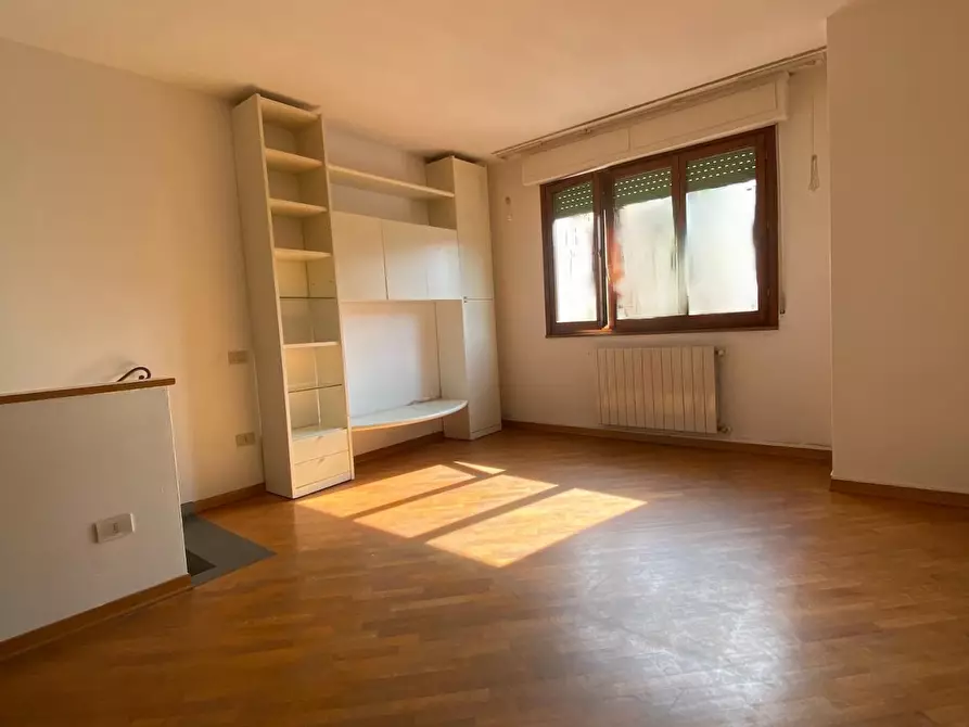 Immagine 2 di Appartamento in vendita  a Capraia E Limite