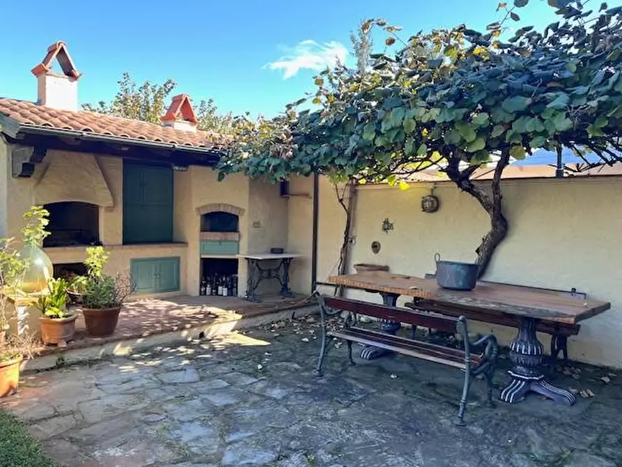 Immagine 2 di Casa bifamiliare in vendita  a Camaiore