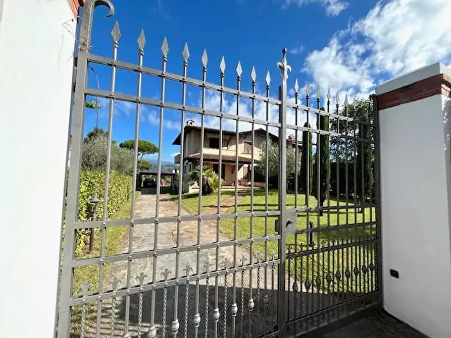 Immagine 21 di Casa bifamiliare in vendita  a Camaiore