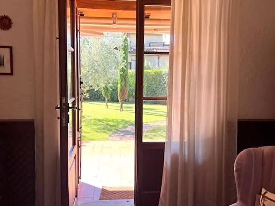 Immagine 10 di Casa bifamiliare in vendita  a Camaiore