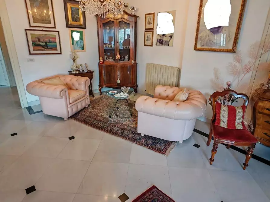 Immagine 4 di Mansarda in vendita  a Carrara