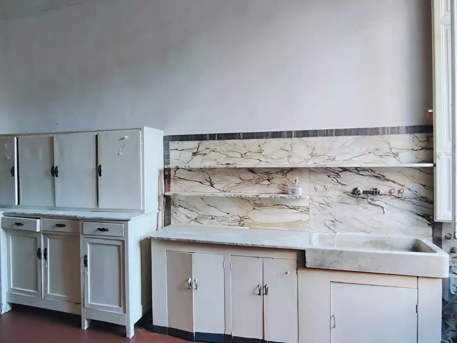 Immagine 2 di Appartamento in vendita  a Carrara