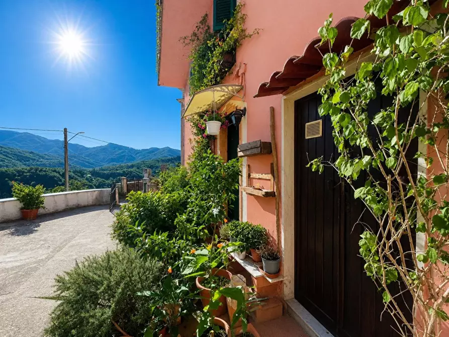 Immagine 1 di Casa semindipendente in vendita  a Fosdinovo