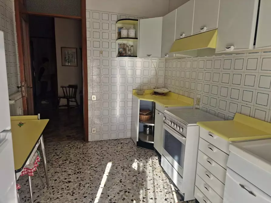 Immagine 11 di Appartamento in vendita  a Carrara