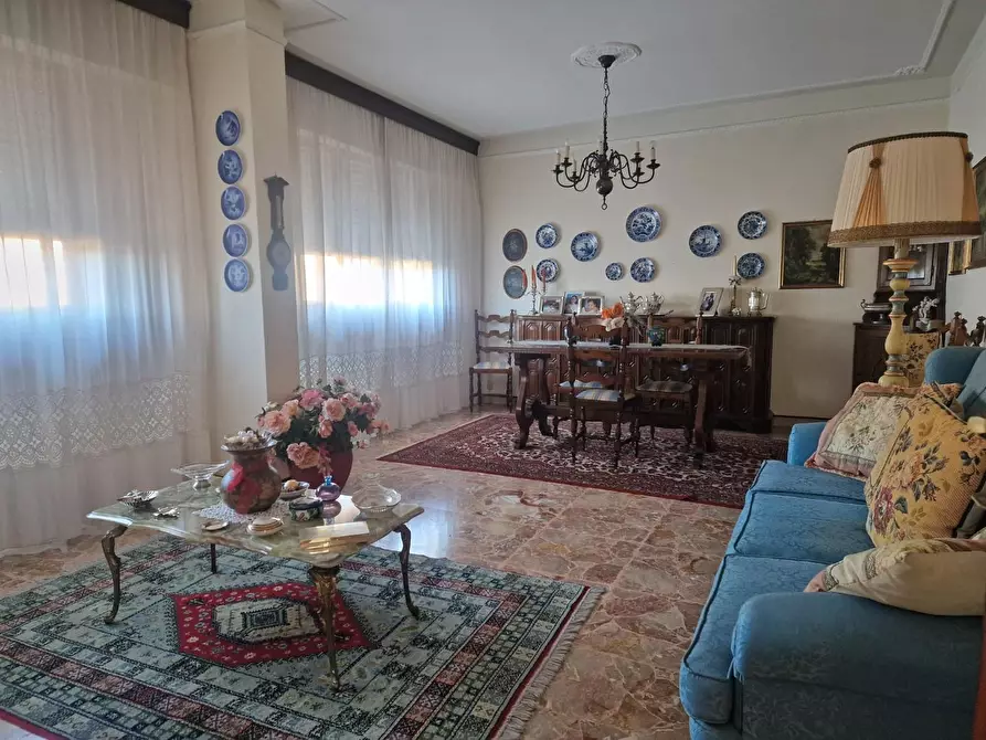 Immagine 3 di Appartamento in vendita  a Carrara