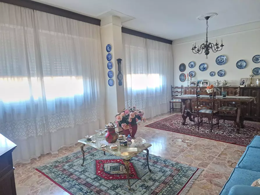 Immagine 1 di Appartamento in vendita  a Carrara