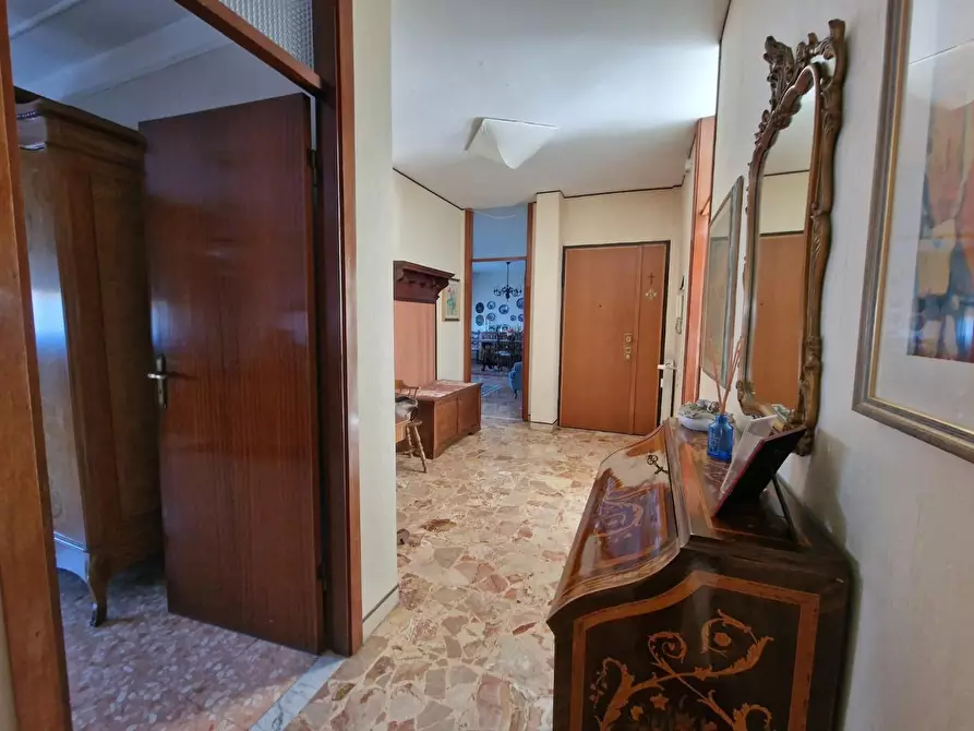 Immagine 9 di Appartamento in vendita  a Carrara