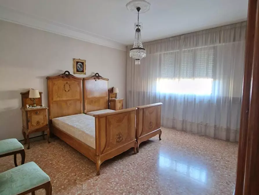 Immagine 17 di Appartamento in vendita  a Carrara