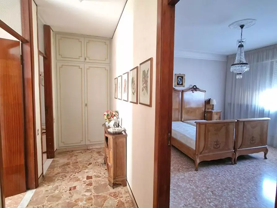 Immagine 16 di Appartamento in vendita  a Carrara