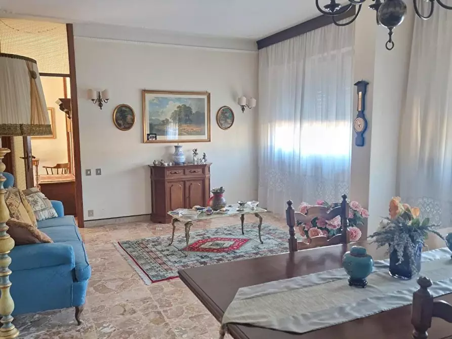 Immagine 4 di Appartamento in vendita  a Carrara