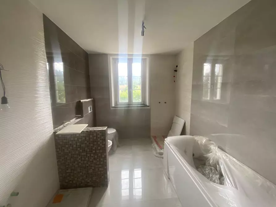 Immagine 25 di Villa in vendita  a Capannori