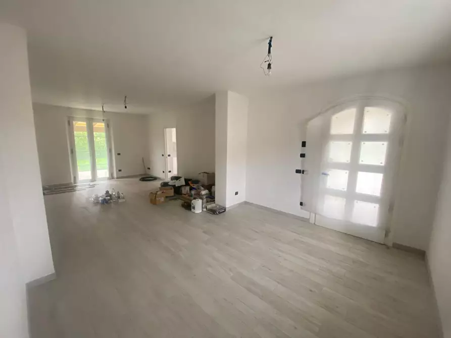 Immagine 10 di Villa in vendita  a Capannori