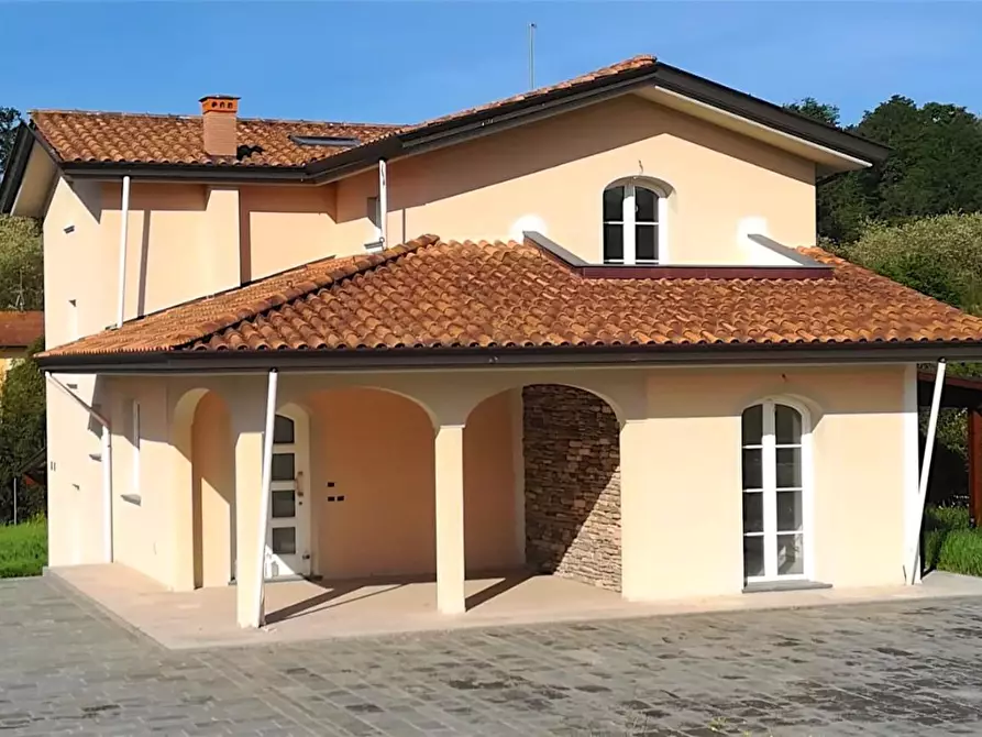 Immagine 1 di Villa in vendita  a Capannori