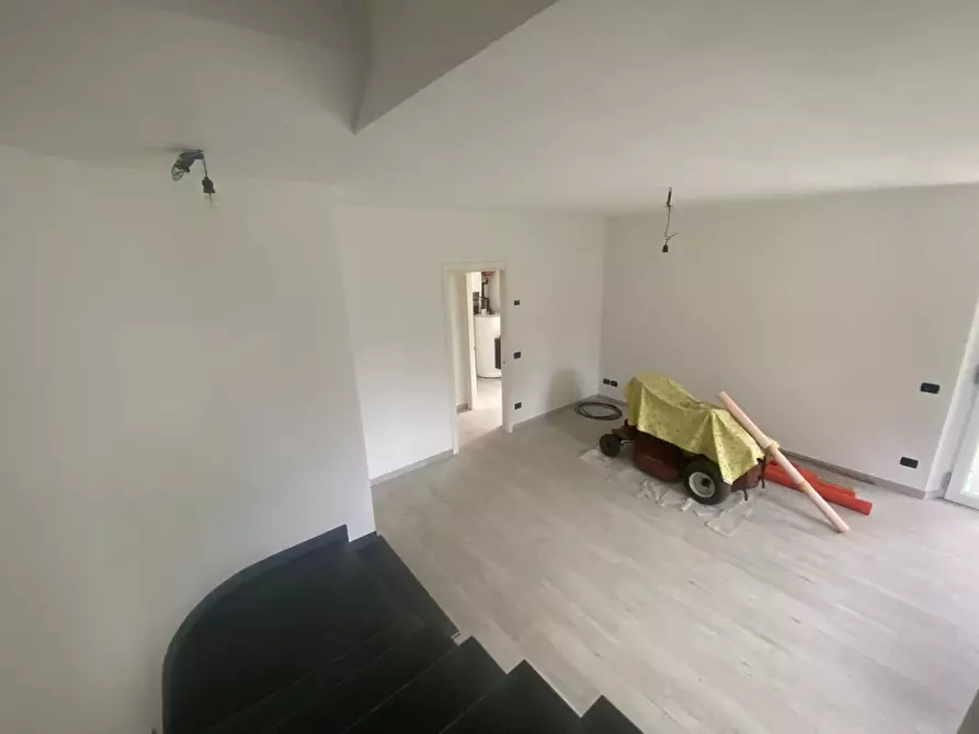 Immagine 11 di Villa in vendita  a Capannori