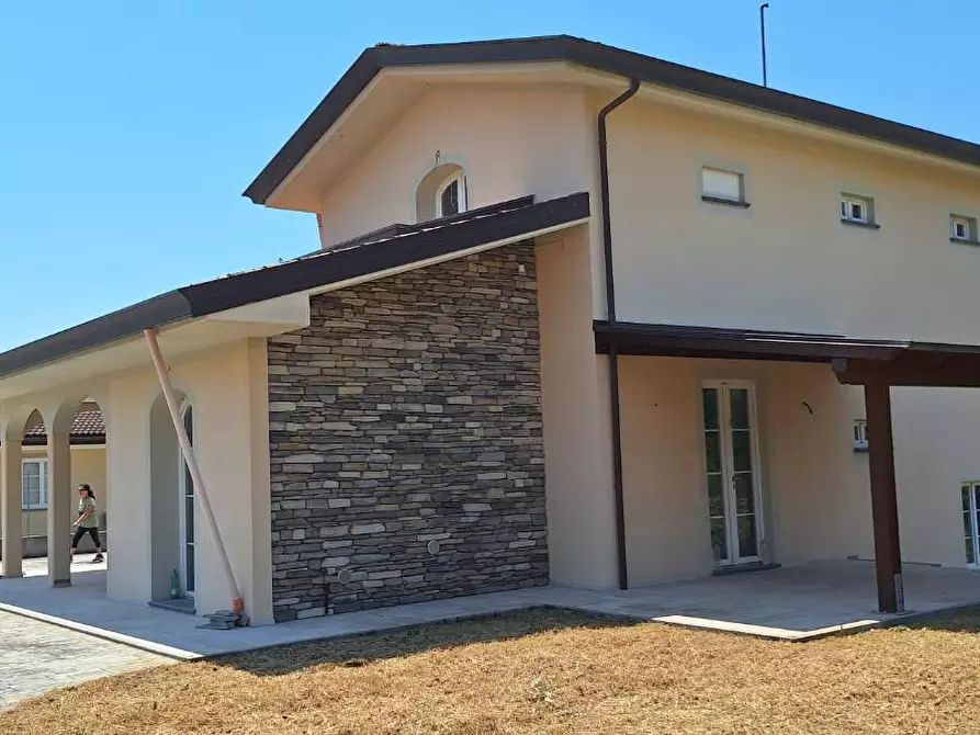 Immagine 4 di Villa in vendita  a Capannori