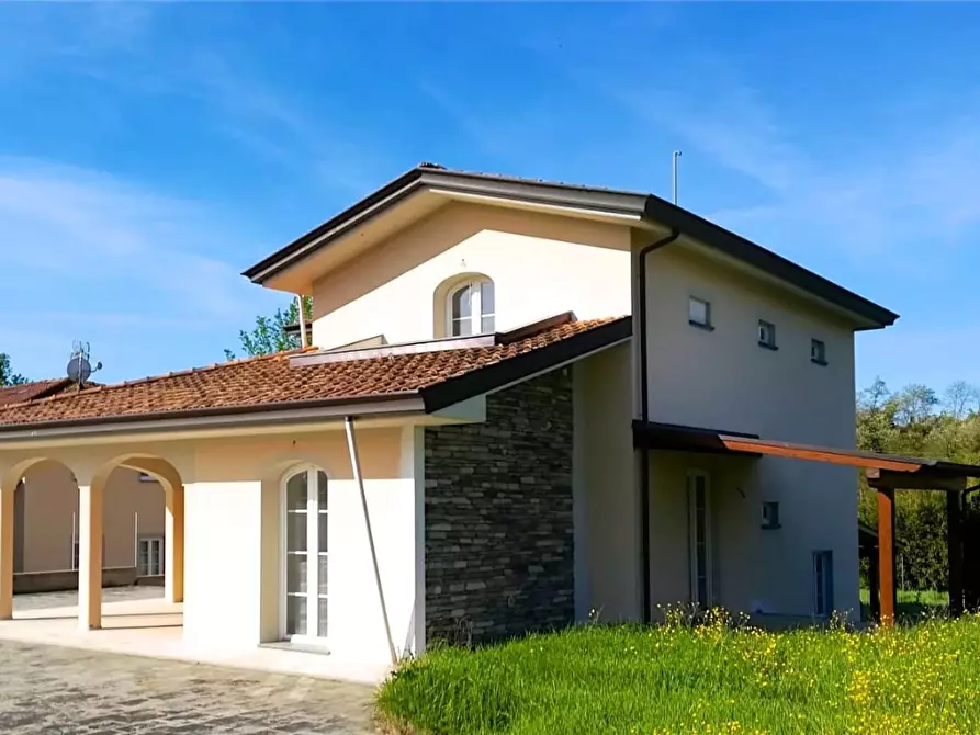 Immagine 2 di Villa in vendita  a Capannori
