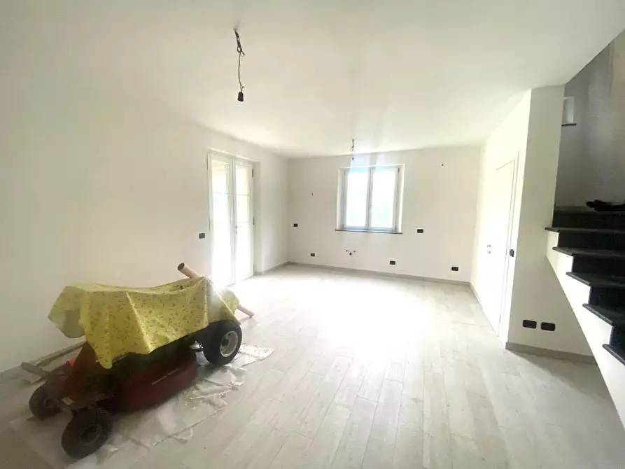 Immagine 9 di Villa in vendita  a Capannori